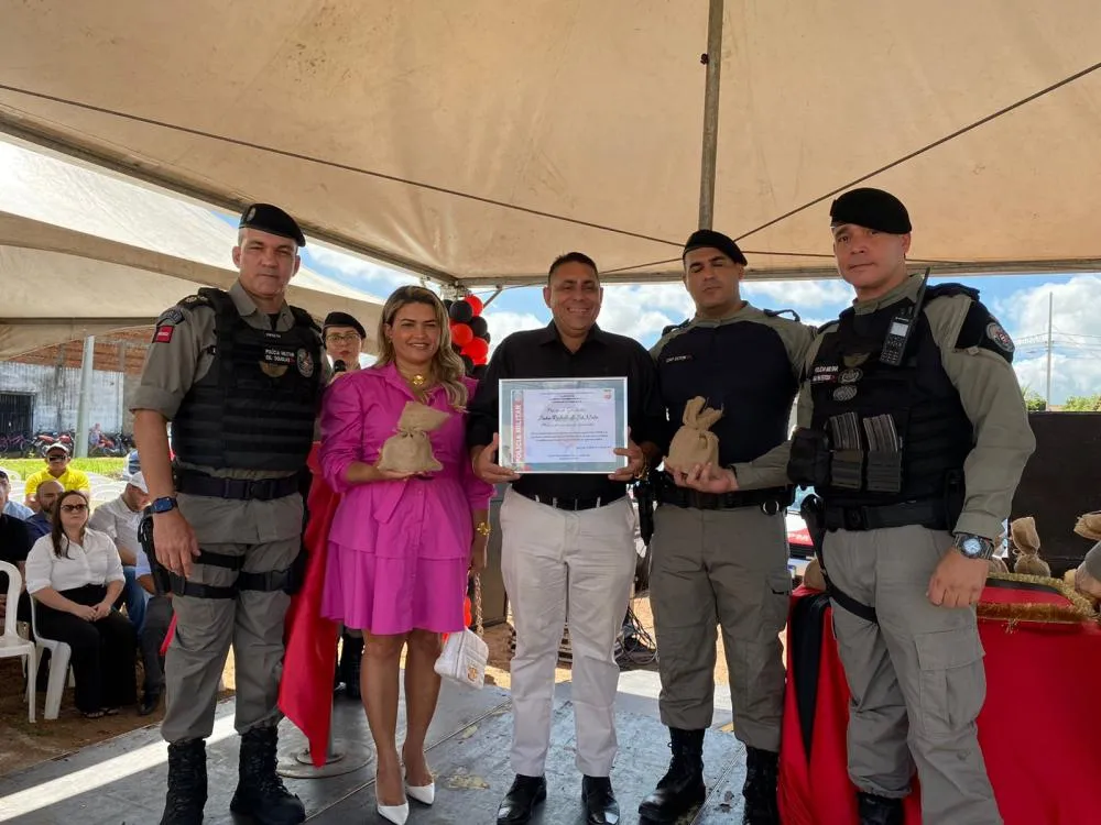 O evento contou com a presença de diversas autoridades Locais, vereadores, secretários, oficiais militares, além do prefeito de São Francisco, Gerôncio Júnior e da vice prefeita, Mirella Cassimiro. (Foto: Divulgação).