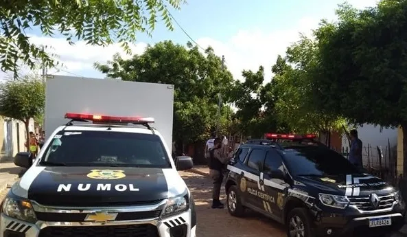 A Polícia Militar compareceu ao local e realizou o isolamento da área até a chegada dos peritos da Polícia Civil e do delegado de plantão (Foto: Reprodução)