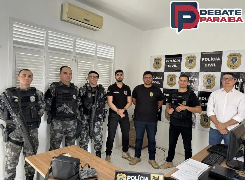 Após ser capturado, o acusado foi encaminhado à delegacia de Polícia Civil (Foto: Reprodução Debate Paraíba)