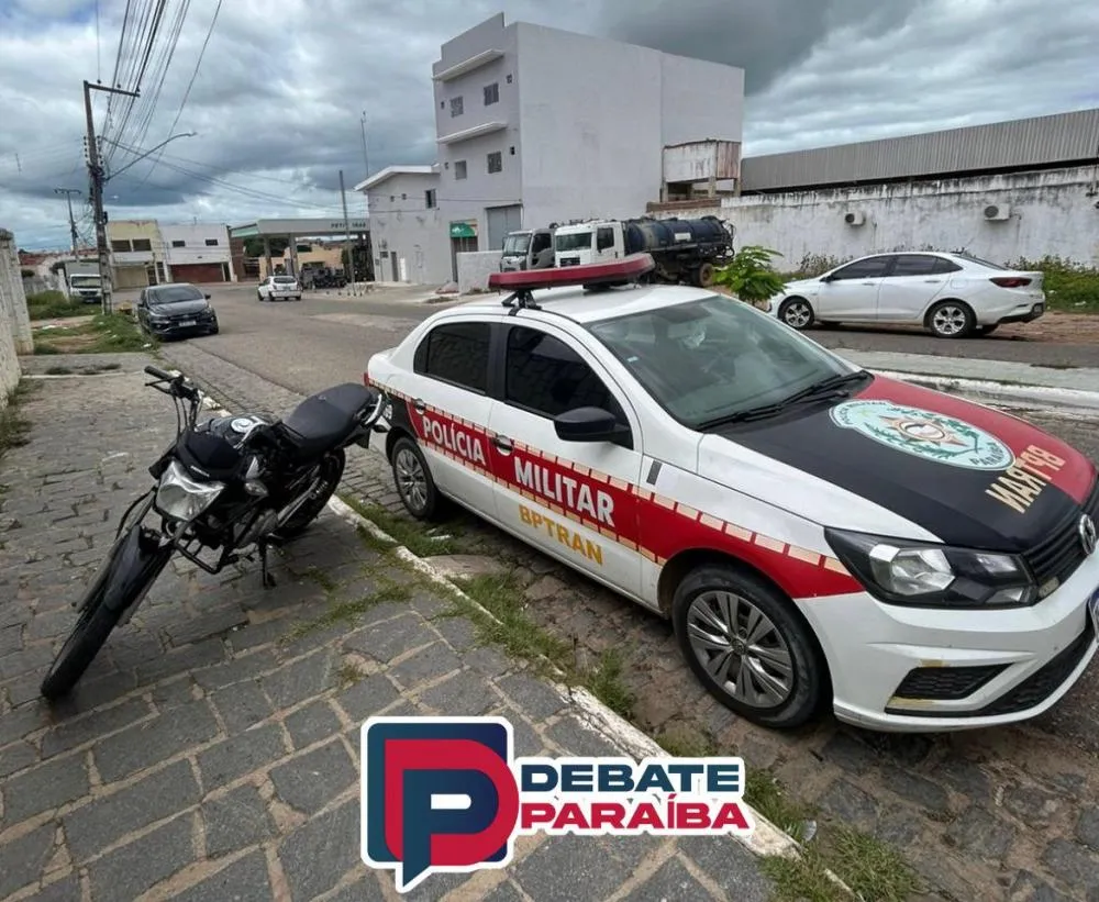 Diante dos fatos constatados, a motocicleta recuperada foi levada à delegacia de Polícia Civil, para serem adotadas as medidas cabíveis (Foto: Reprodução)