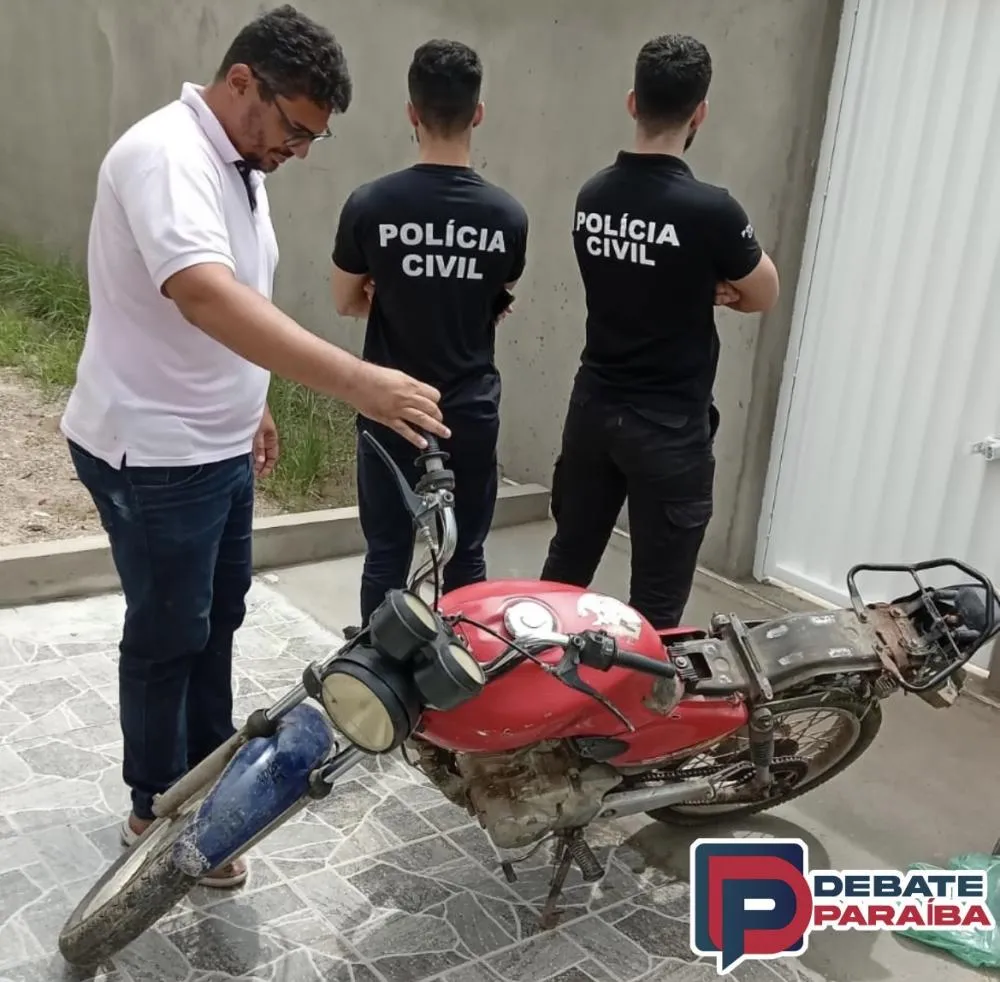 O veículo apreendido foi levado à delegacia de Polícia Civil e posteriormente deverá ser feito uma perícia (Foto: Reprodução)