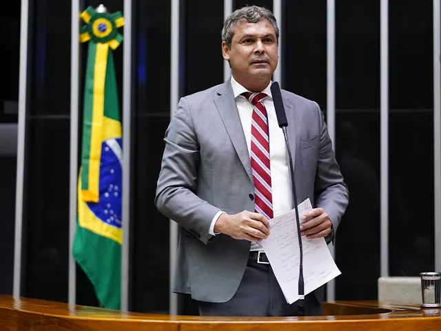 Ouça: Lindbergh Farias defende Aldeone na vice de Helder Carvalho em Sousa