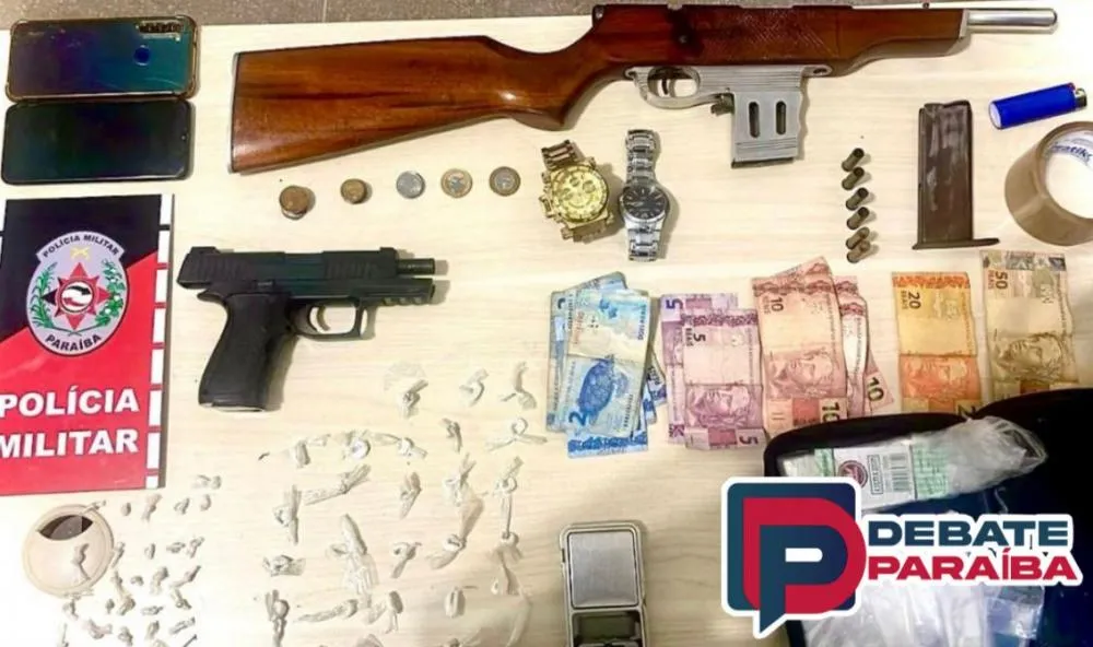 Os policiais decidiram realizar uma abordagem, porém os indivíduos ao perceberem a presença dos Águias, arremessaram ao chão embalagens contendo drogas. (Foto: Reprodução).