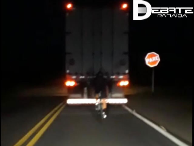 Pessoas fizeram diversos comentários a respeito das imagens como ato de repúdio a ação do homem, que colocou em risco a própria vida (Foto: Reprodução Redes Sociais)