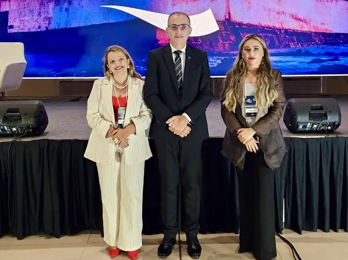 Na oportunidade, estiveram presentes a diretora Dra. Zildeneide Alves, advogada Dra. Luci Gomes e o procurador-geral do município, Dr. Fernando Botêlho. (Foto: reprodução).
