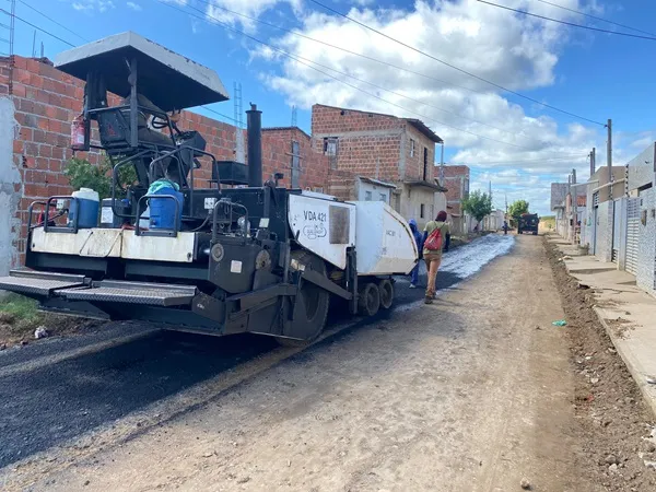 A gestão municipal ainda vai asfaltar mais ruas nos bairros Alto Capanema, Jardim Santana, Dr. Zezé e Zú Silva. (Foto: Reprodução).