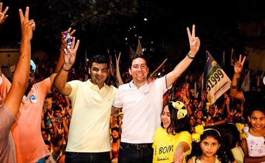 Felipe Leitão percorre a cidade de Ingá durante de carreata. (Foto: Reprodução).