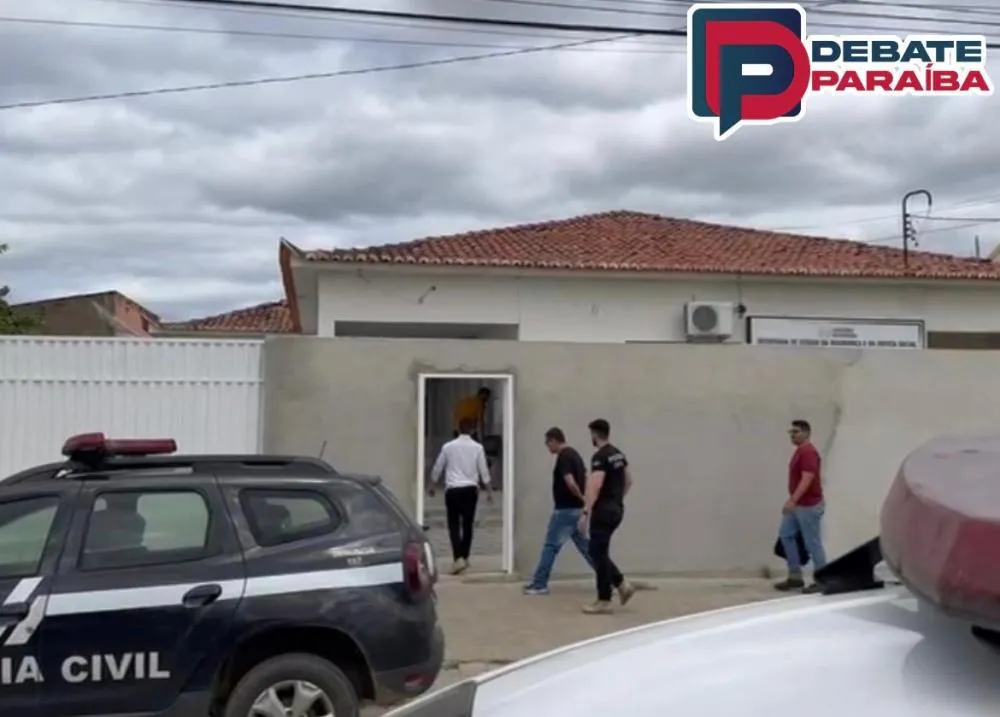 Após ser capturado, os policiais realizaram a condução do homem à delegacia de Polícia Civil, para ser dado continuidade aos procedimentos que determinam a lei (Foto: Reprodução)