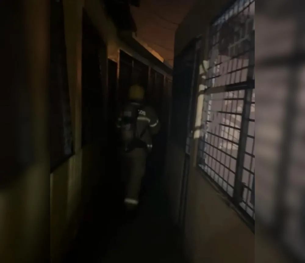 As causas iniciais do incêndio não foram reveladas e na área foi feito um trabalho de rescaldo (Foto: Reprodução)
