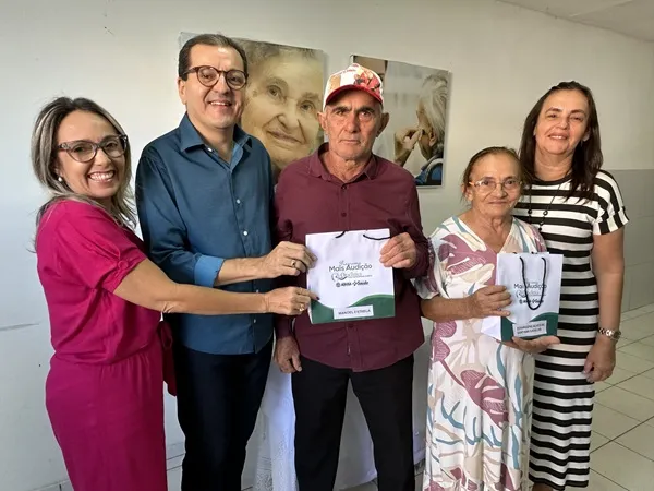 Estiveram presentes o secretário de Saúde, Sauly Gomes; diretora do Otoclínica Municipal, Lilian Pires; o fonoaudiólogo Dirceu Brasileiro e demais servidores do setor. (Foto: Reprodução).