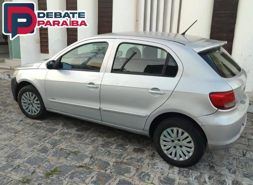 Posteriormente, o automóvel foi levado à delegacia de Polícia Civil de Sousa, e após a realização dos procedimentos necessários, será devolvido a verdadeira proprietária (Foto: Reprodução Debate Paraíba)