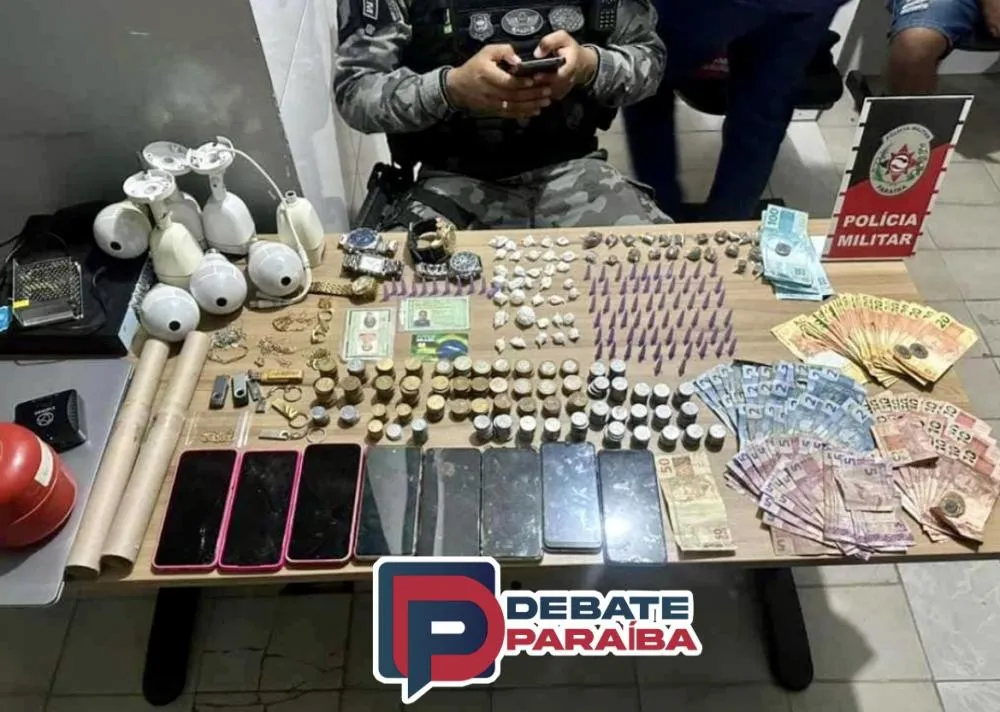 Os acusados receberam voz de prisão e foram conduzidos à delegacia de Polícia Civil juntamente com todo o material apreendido (Foto: Reprodução)