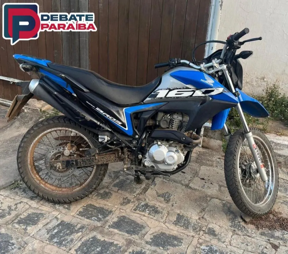 A motocicleta foi rebocada à delegacia de Polícia Civil, e após serem realizados os procedimentos necessários, foi devolvida ao proprietário legítimo (Foto: Reprodução)