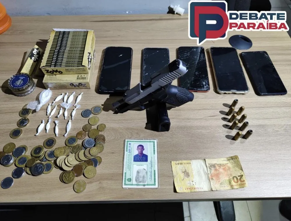 O infrator da lei recebeu voz de prisão e foi levado à delegacia de Polícia Civil com a arma de fogo e o material apreendido (Foto: Reprodução)