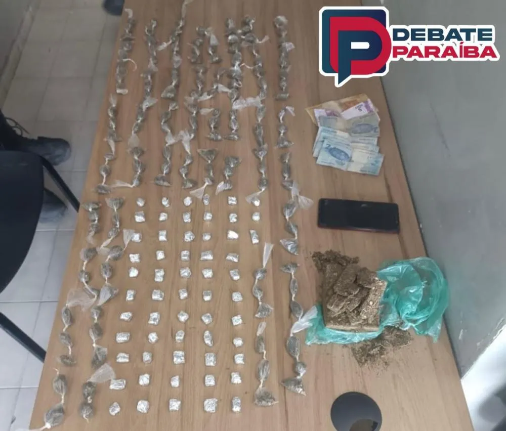 Diante da situação de flagrante constatado, a acusada recebeu voz de prisão e foi conduzida à delegacia de Polícia Civil com todo o material apreendido (Foto: Reprodução)