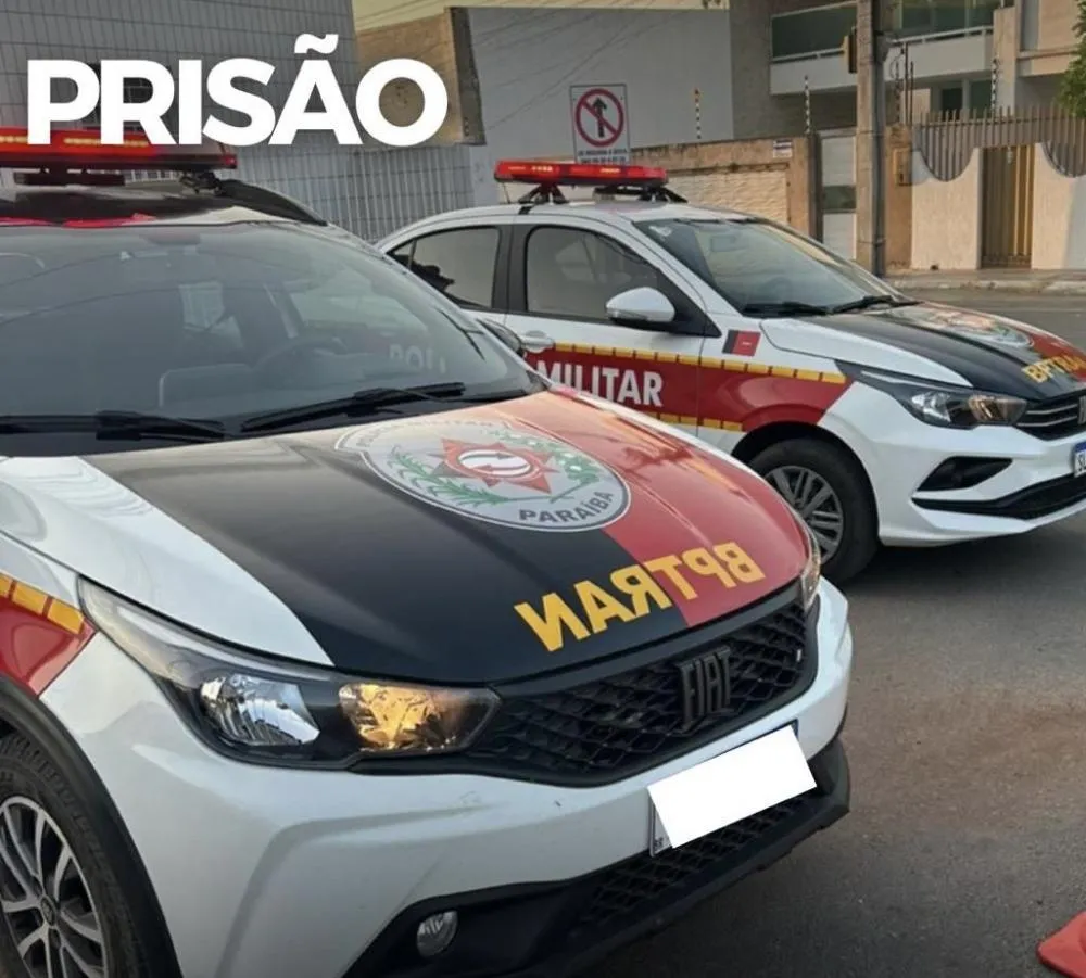 O acusado e os objetos recuperados foram encaminhados à delegacia de Polícia Civil (Foto: Reprodução)