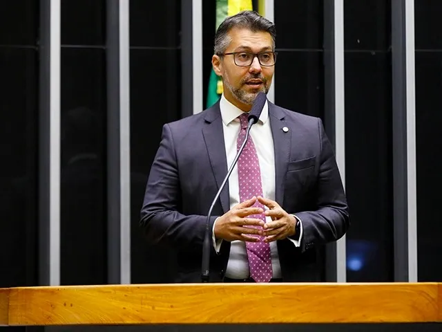 No último sábado (7), uma ventania derrubou parte do teto do equipamento público. (Foto: Reprodução).