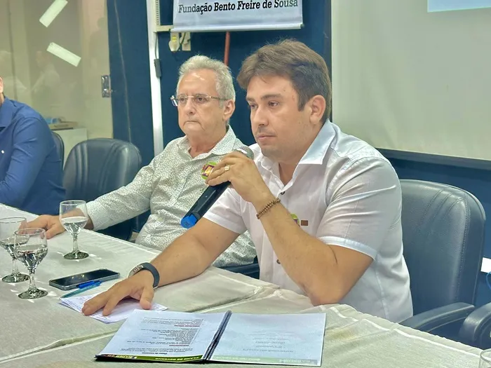O candidato apresentou propostas e falou sobre o trabalho realizado quando chefe de Gabinete da gestão de Fábio Tyrone. (Foto: Divulgação).