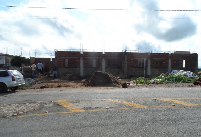 Construção da sede da prefeitura de Vieirópolis está em ritmo acelerado. (Foto: Reprodução).