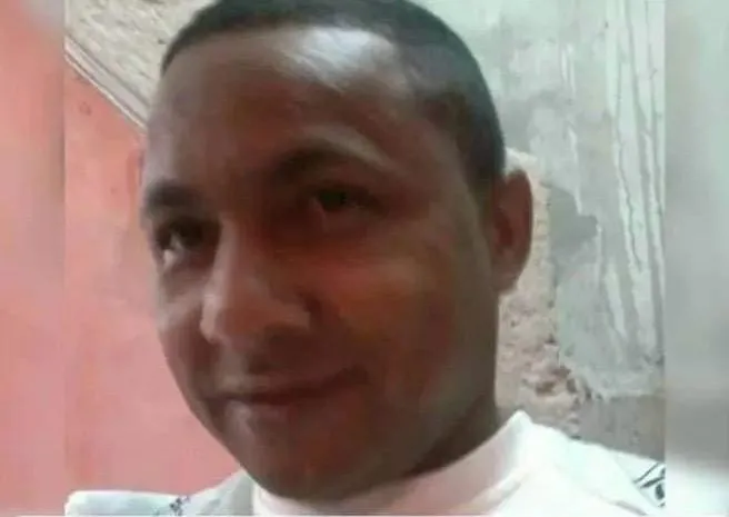 Após ser capturado, o foragido da Justiça foi conduzido à delegacia de Polícia Civil e apresentado a autoridade policial judiciária, para serem adotados os procedimentos que determinam a lei (Foto: Reprodução)