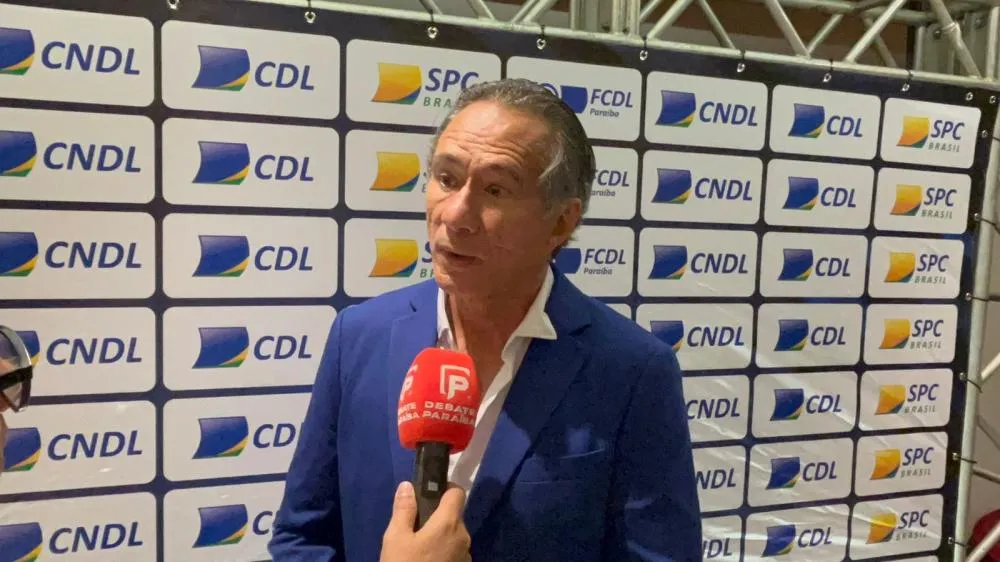Dr. Gilbertão ainda destacou a importância do servidor público e o trabalho essencial que realizam em benefício de toda a sociedade para um serviço público de qualidade.  (Foto: Debate Paraíba).