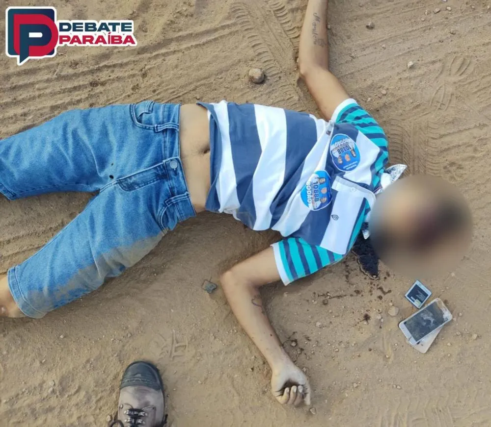A área do crime foi isolada até a chegada do delegado de plantão e dos peritos da Polícia Civil (Foto: Reprodução)