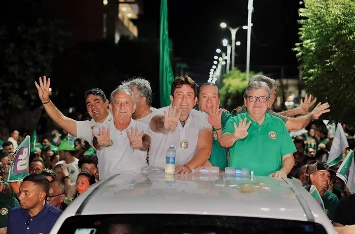 O Fofa Chão, que combina passeata, carreata e bandeiraços, é uma tradição nas campanhas do grupo de situação. (Foto: Divulgação).