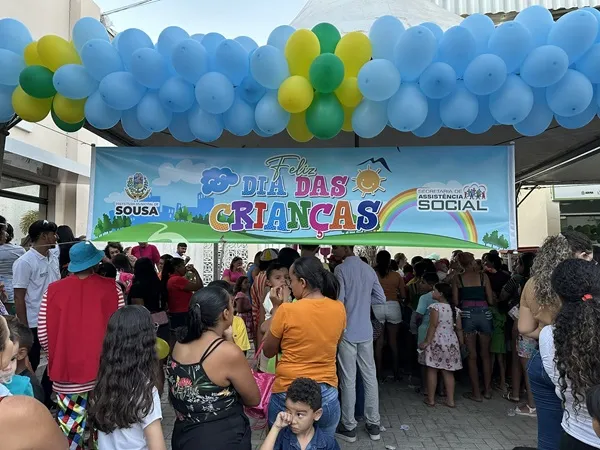 A secretária de Assistência Social, Mariana Cartaxo, destacou a importância da confraternização das crianças em um dia que é exclusivamente delas. (Foto: Divulgação).