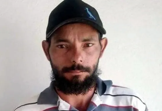 O local foi isolado pela Polícia Militar até a chegada do delegado de plantão e dos peritos da Polícia Civil (Foto: Reprodução)