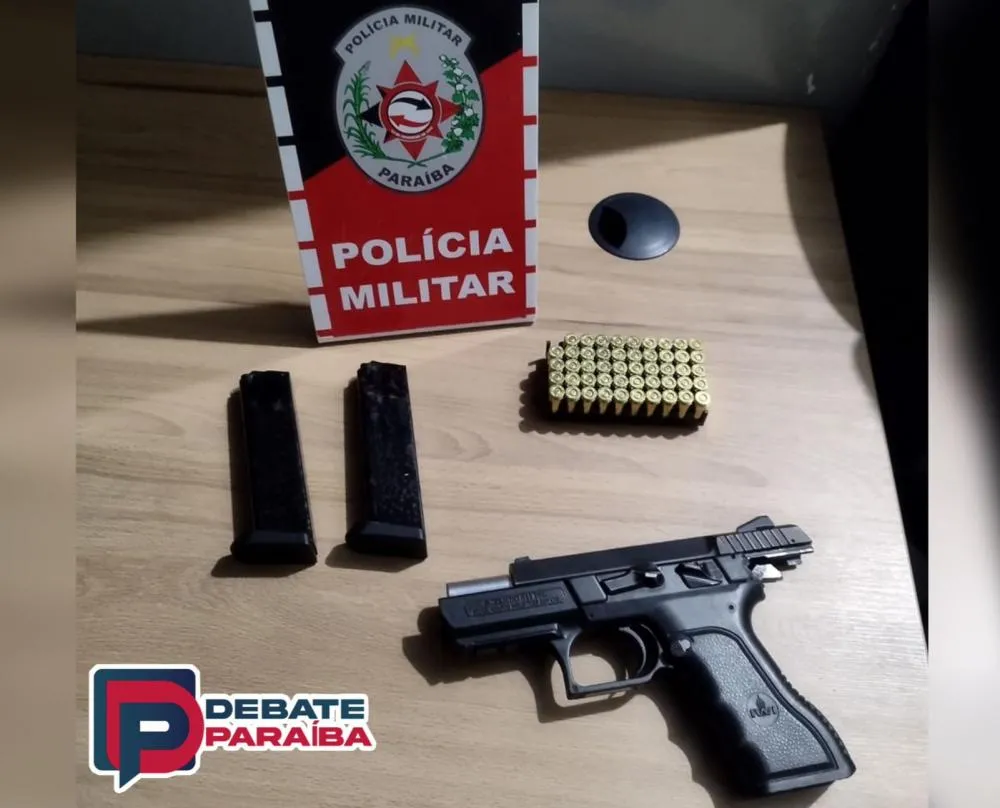 O acusado Inácio Pereira e seu comparsa foram conduzidos à delegacia de Polícia Civil com o apoio de uma guarnição da Força Tática, para serem realizados os procedimentos necessários ao caso (Foto: Reprodução)