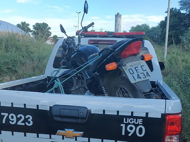 O veículo recuperado foi direcionado para a Delegacia de Policia Civil para realização dos procedimentos necessários (Foto: Divulgação PMPB)