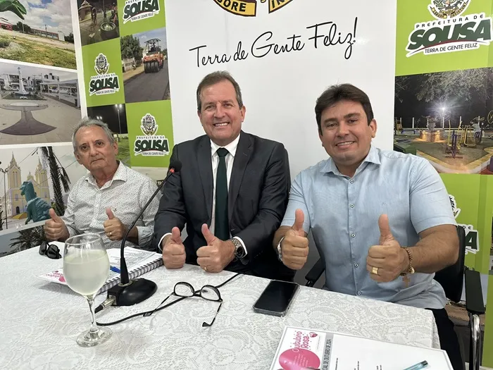 O evento teve a presença do prefeito eleito Helder Carvalho, do vice-prefeito eleito José Célio, vereadores, secretários e outros auxiliares da gestão. (Foto: Reprodução).