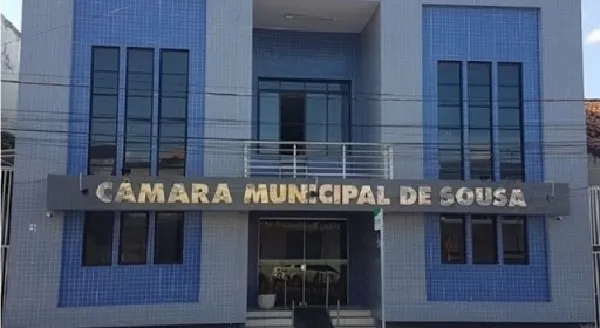 A denuncia pede providências adotadas pelo Município de Sousa no tocante à notícia de dano na rede de esgoto do referido logradouro. (Foto: Reprodução).
