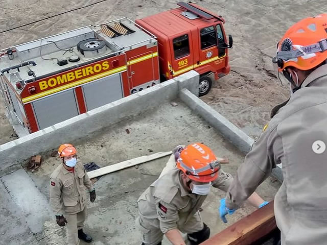 Uma ambulância de resgate conduziu o cidadão até o Hospital Regional de Pombal para atendimento médico, apenas com luxações (Foto: Reprodução)