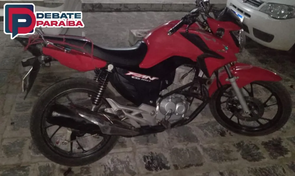 Diante dos fatos constatados, o suspeito foi detido e conduzido à delegacia de Polícia Civil juntamente com a moto apreendida (Foto: Reprodução)