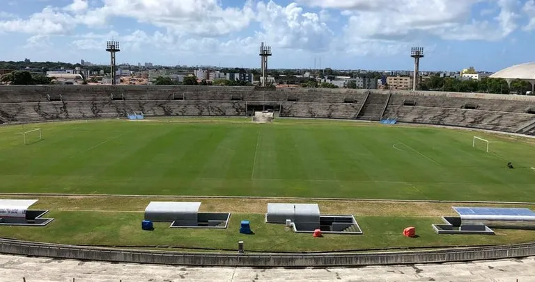 Até então, o equipamento esportivo só recebia laudo aprovado com restrições, desde que foi inaugurado, há cerca de 50 anos. (Foto: Reprodução).