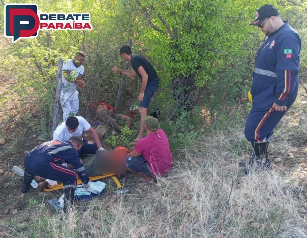 O local do acidente foi isolado pelo policiamento de trânsito até a chegada do delegado de plantão e dos peritos da Polícia Civil (Foto: Reprodução)