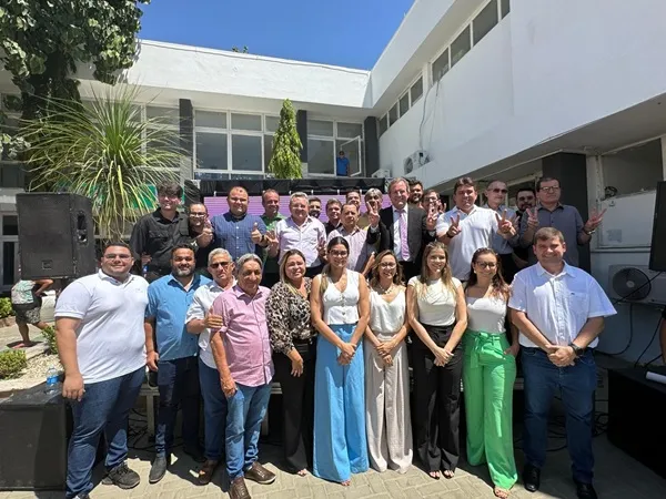  Em uma estrutura montada com palco e decoração especial, mais uma etapa de homenagens foi realizada. (Foto: Divulgação).