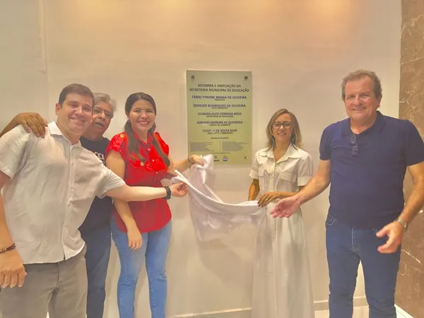 O evento contou com a presença de diversas autoridades, incluindo o prefeito Fábio Tyrone, a secretária de Educação Gilmara Formiga. (Foto: Divulgação).