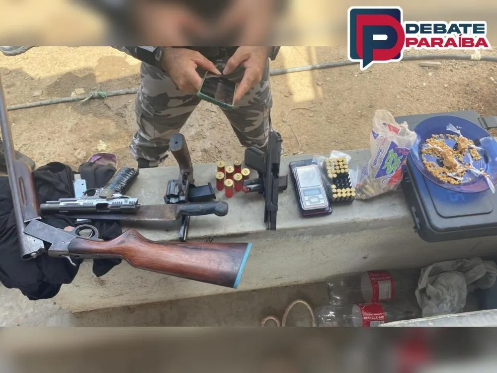 Ao término da operação, os acusados e todo o material apreendido foram encaminhados à delegacia de Polícia Civil (Foto: Reprodução)