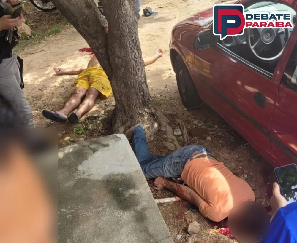 O local do duplo crime de homicídio foi isolado até a chegada do delegado de plantão e dos peritos da Polícia Civil (Foto: Reprodução)