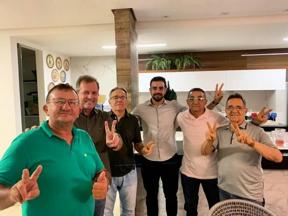 Na ocasião, foi confirmada a aliança entre os dois líderes políticos. (Foto: Divulgação).