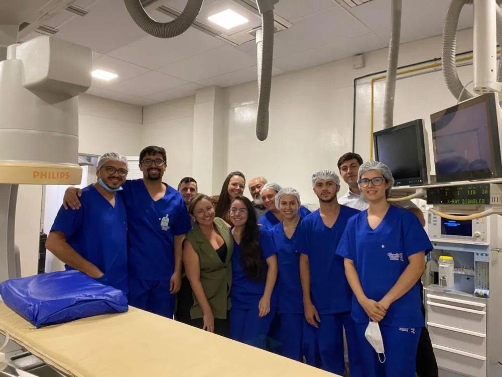 Os procedimentos são conduzidos por uma equipe de médicos renomados, incluindo Jeann Santiago, Luan Martins, Fabrício Carvalho, Jânio Rolim, Edglay e Francisco de Assis. (Foto: Divulgação).