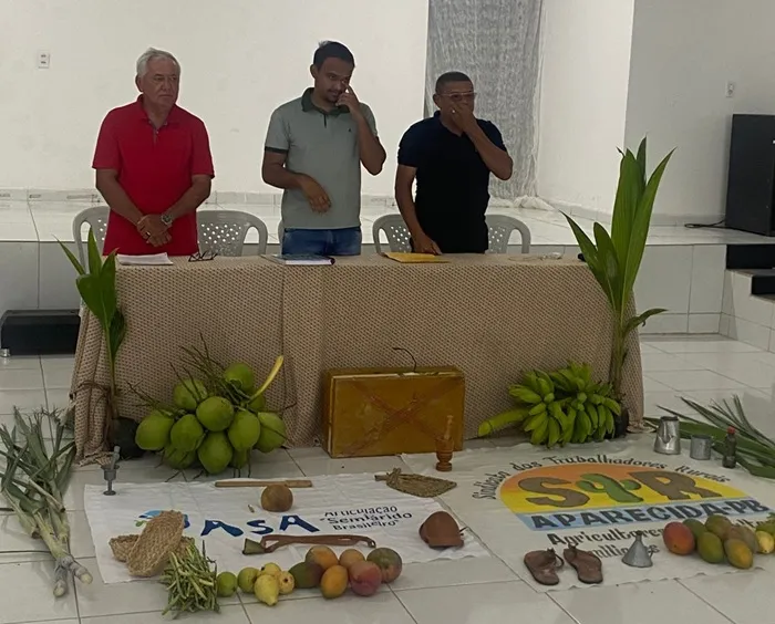 Francisco Andrade Sobrinho, onde na oportunidade foram abordados sobre vários assuntos do interesse dos agricultores dos dois municípios, incluindo a construção de 150 para o município de Sousa. (Foto: Reprodução).