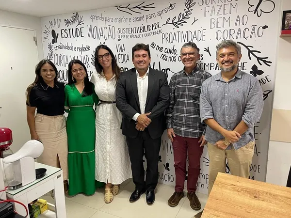 Estiveram presentes o presidente da Associação, José Clodoveu de Arruda Coelho Neto (Veveu Arruda), o diretor Júlio Cavalcante, além de membros do corpo técnico. (Foto: Divulgação).