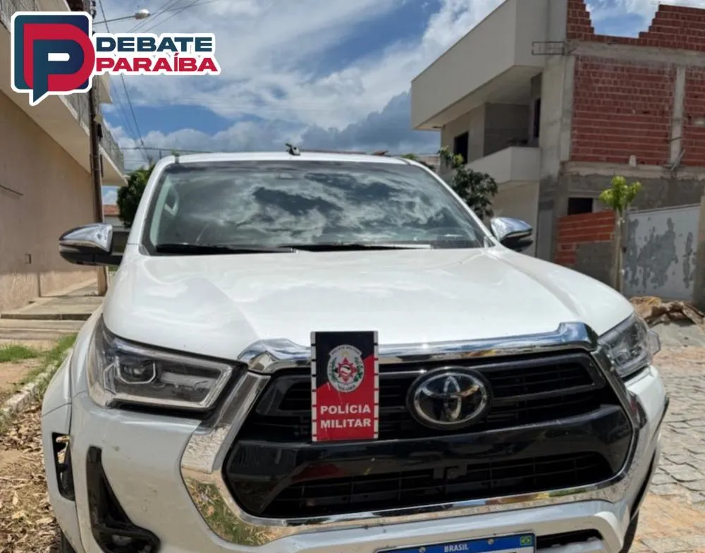 Momentos depois a caminhonete foi levada à delegacia de Polícia Civil (Foto: Reprodução)