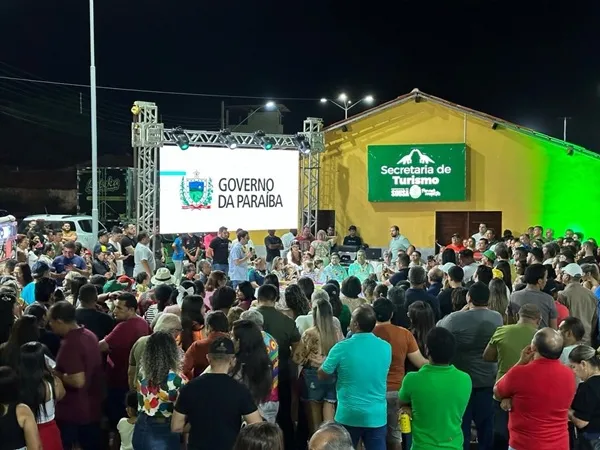 A festa ainda conta com folia de rua com trio elétrico na avenida. (Foto: Reprodução).