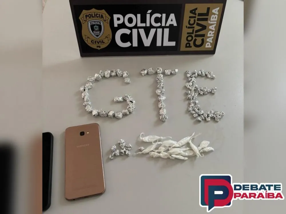 Os policiais deram voz de prisão em flagrante à mulher, sendo em seguida levada à delegacia de Polícia Civil e lavrado o auto de prisão em flagrante, permanecendo agora à disposição do Poder Judiciário (Foto: Reprodução)