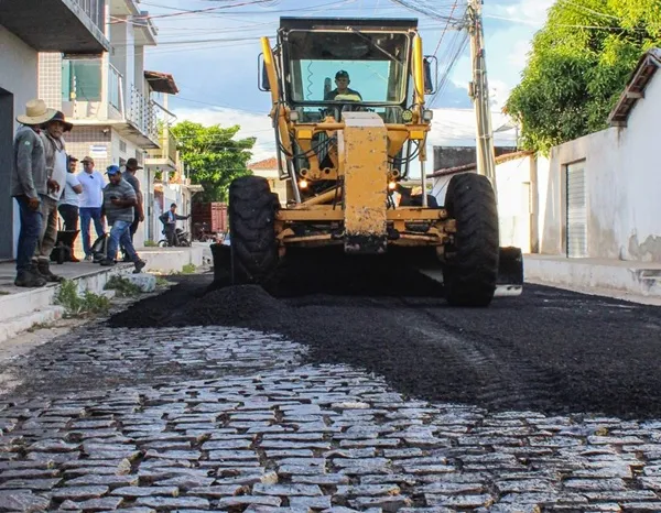 Essa intervenção faz parte da primeira ação do prefeito Helder Carvalho com a pavimentação de vias através do Programa Mais Asfalto. (Foto: Divulgação).