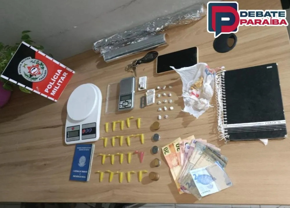 No interior da residência também foi encontrado o material utilizado na embalagem dos entorpecentes. (Foto: Reprodução).